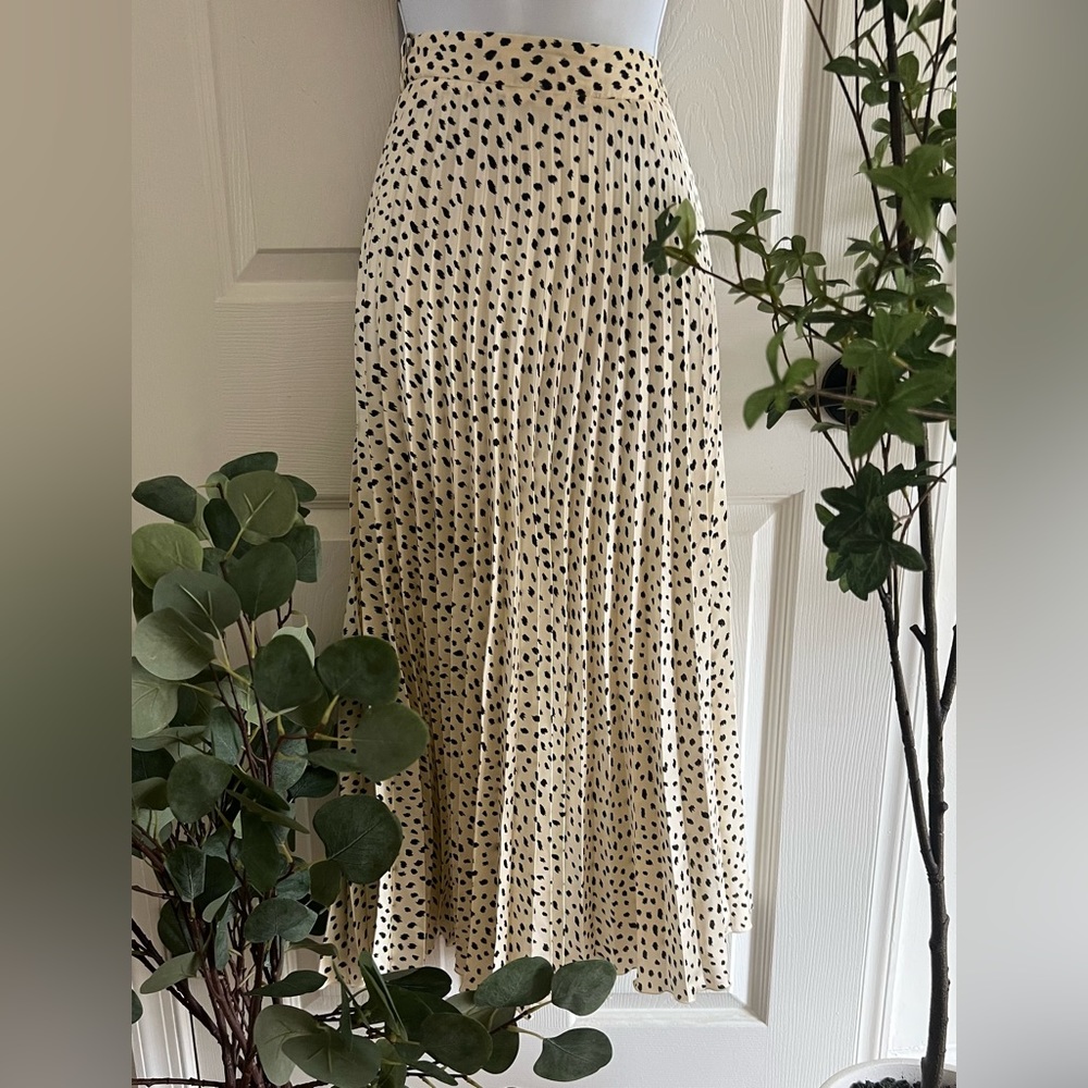 Zara Satin Leopard Print Skater Skirt Size Small. Worn once
